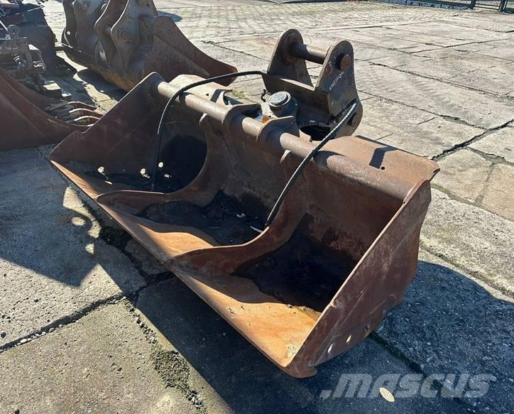 Hitachi ZX170-5B Tieflöffel