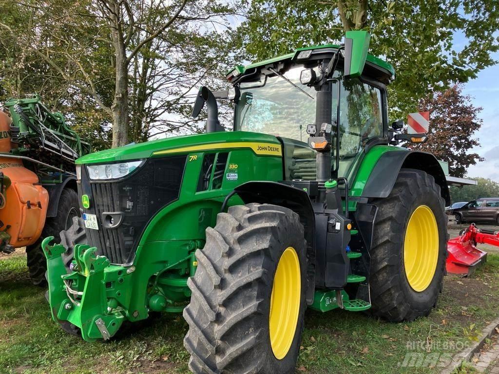 John Deere 7R 330 Traktoren