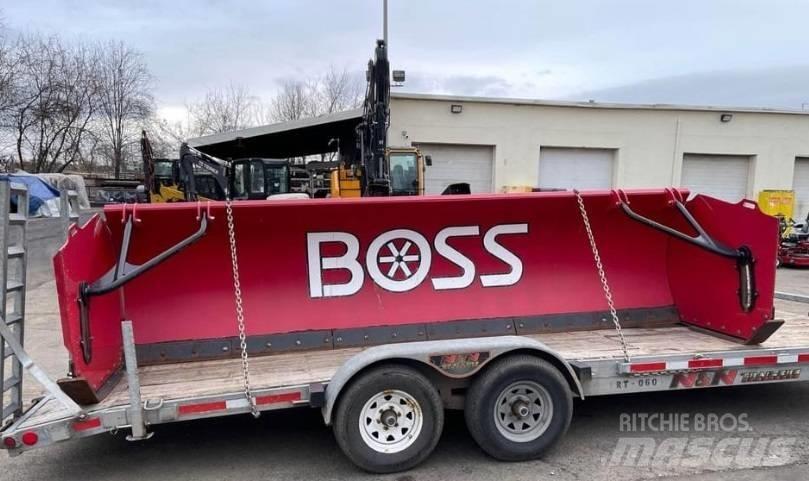 Boss 14' Schneeschilde und -pflüge
