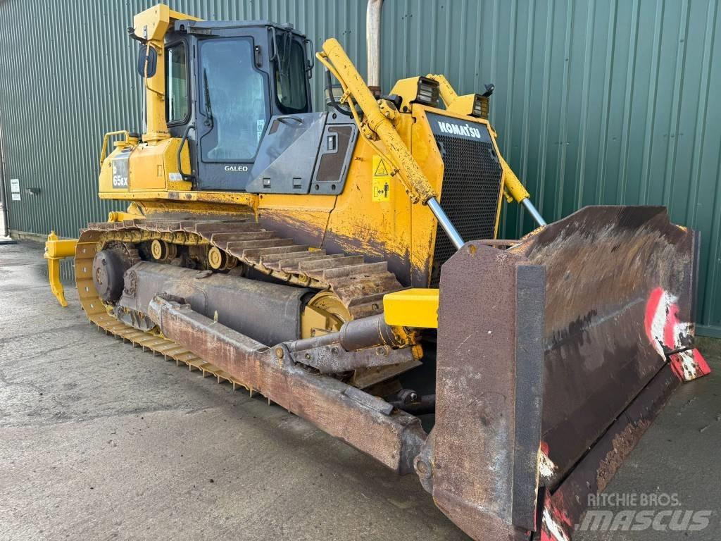 Komatsu D65EX-15 Bulldozer