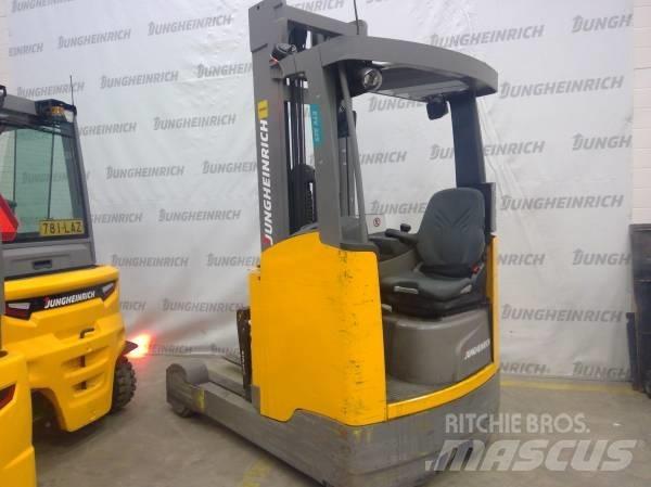 Jungheinrich ETV 325 Schubmaststapler
