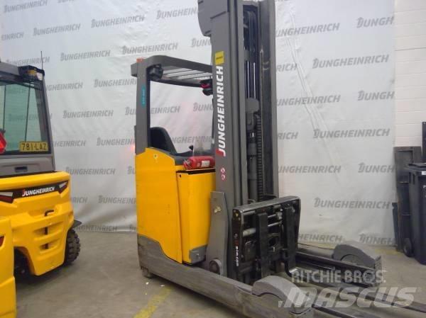 Jungheinrich ETV 325 Schubmaststapler