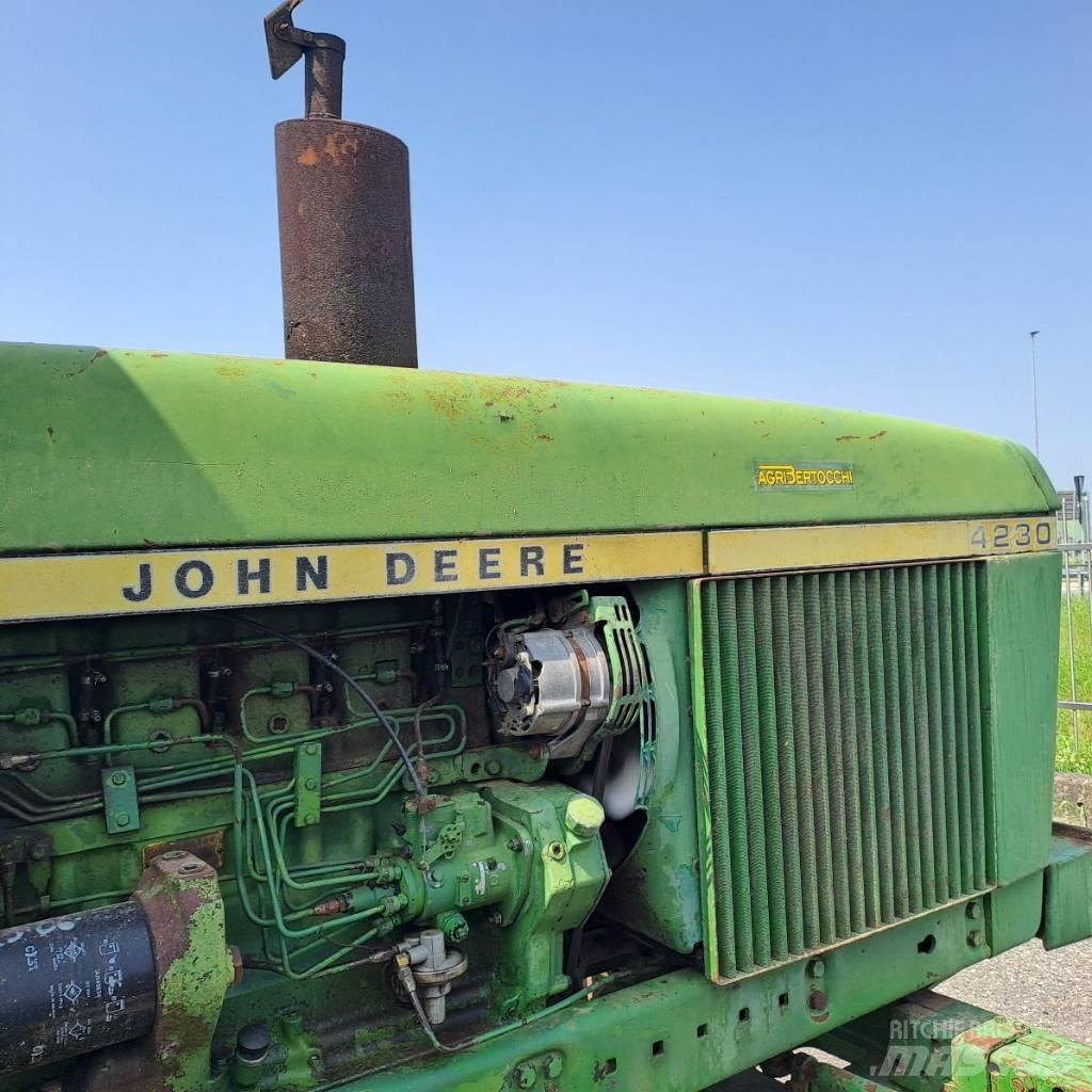 John Deere 4230 Traktoren
