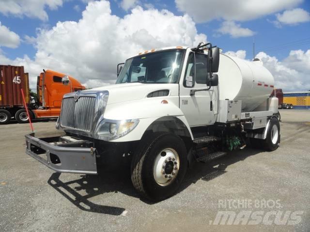 International 7500 Saug- und Druckwagen