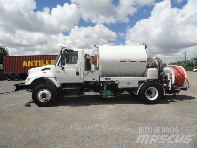 International 7500 Saug- und Druckwagen