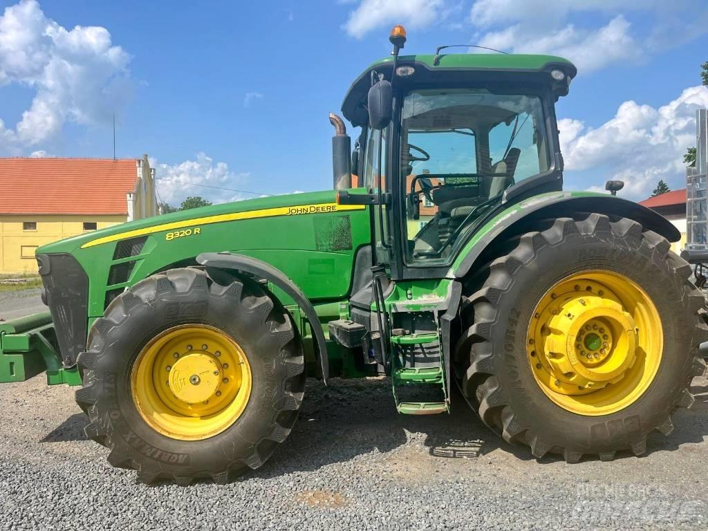 John Deere 8320 R Traktoren