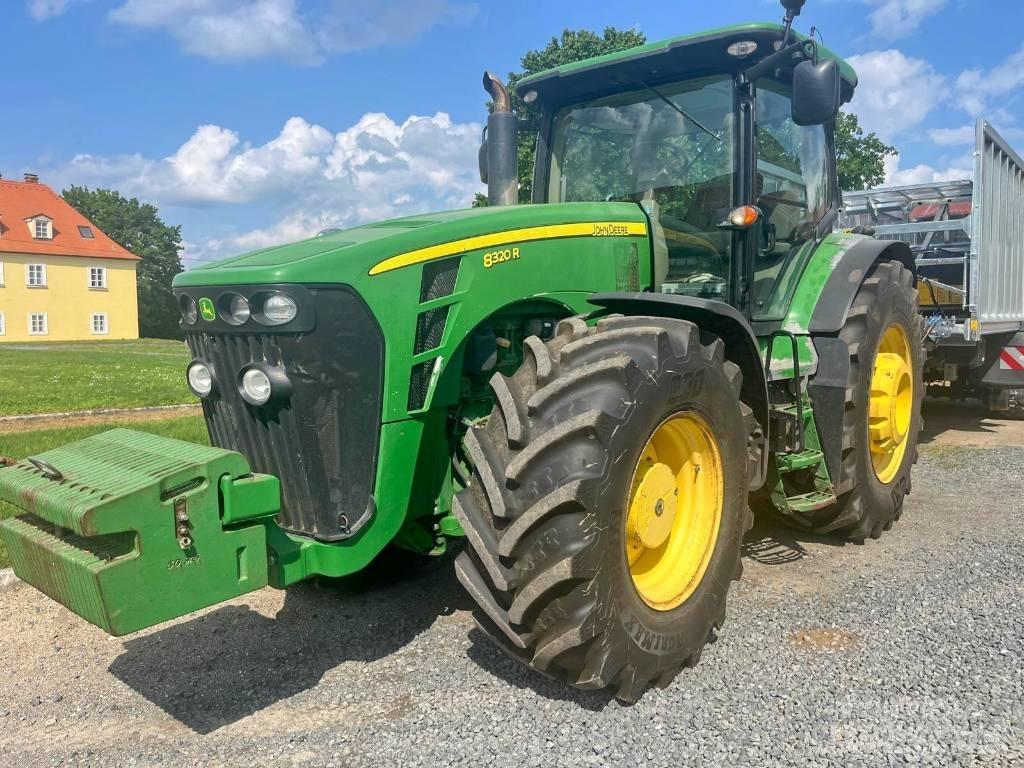 John Deere 8320 R Traktoren