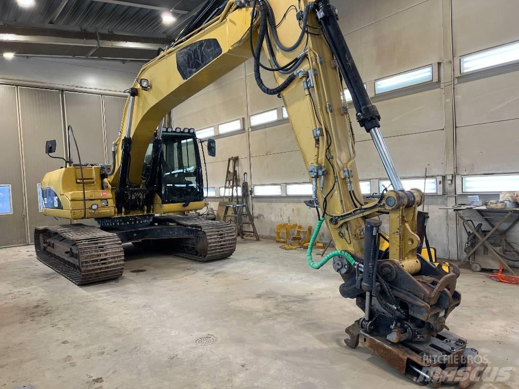 CAT 323 D L Raupenbagger