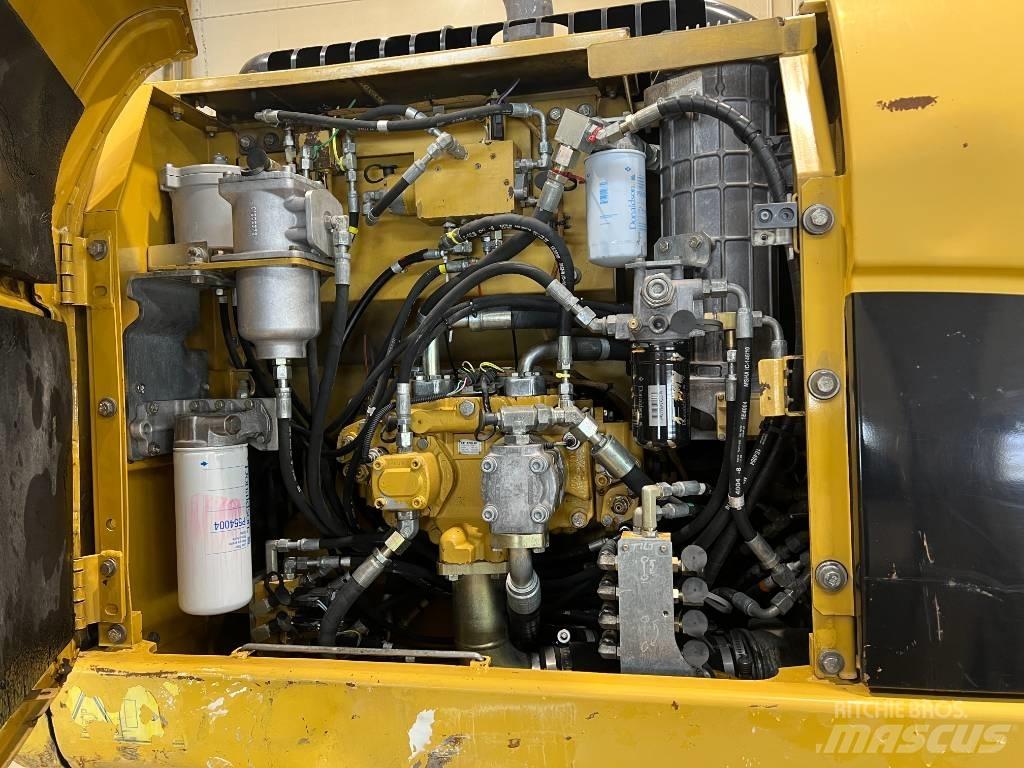 CAT 323 D L Raupenbagger