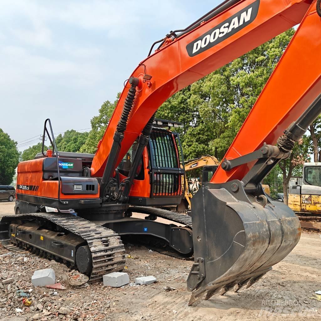 Doosan DX225-9C Raupenbagger