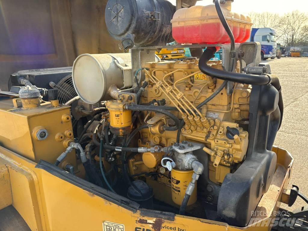 CAT CB 34 B Tandemwalzen
