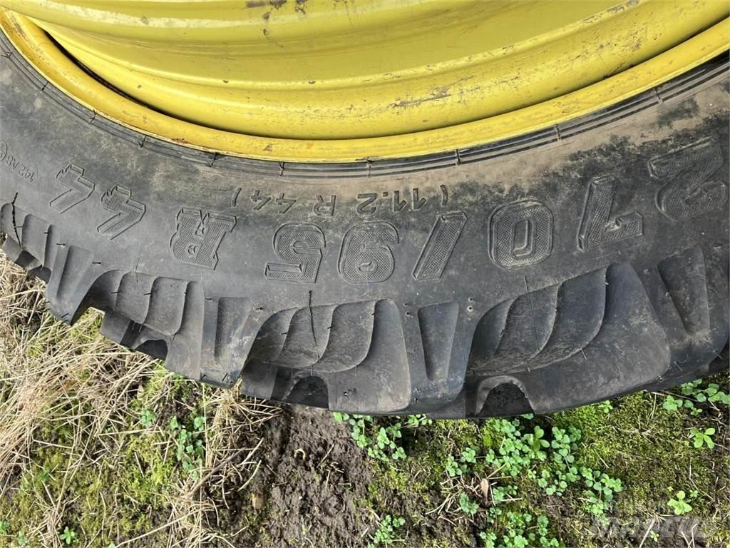 Taurus 270/95R44 Reifen
