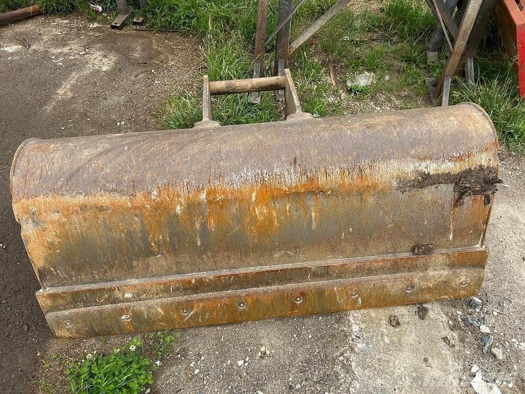 Mecalac 15MWR Schaufeln