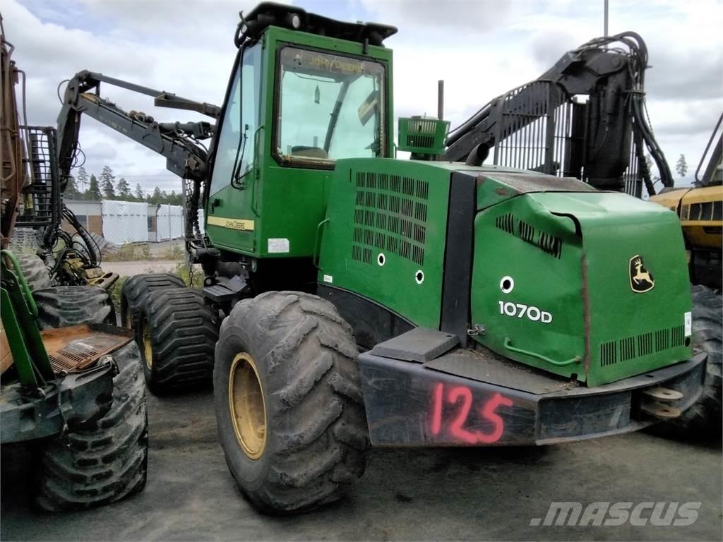 John Deere 1070 D Harvester