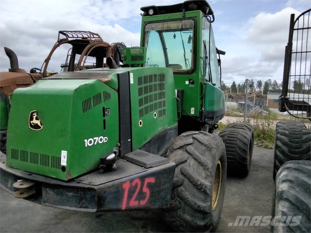 John Deere 1070 D Harvester