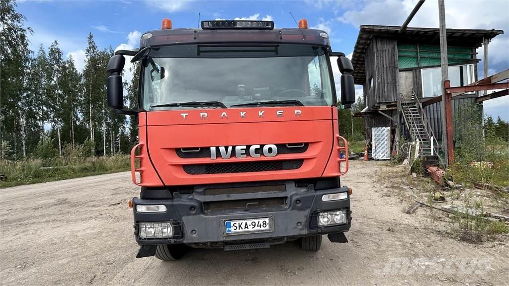 Iveco Trakker Pritschenwagen/Pritschenwagen mit Seitenklappe