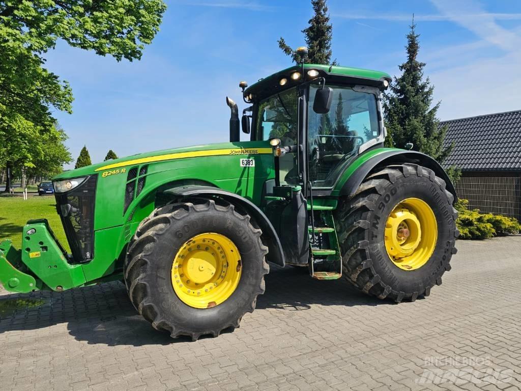 John Deere 8245 R Traktoren