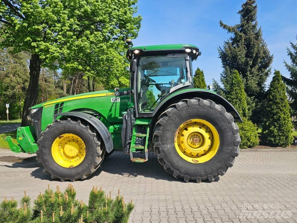 John Deere 8245 R Traktoren
