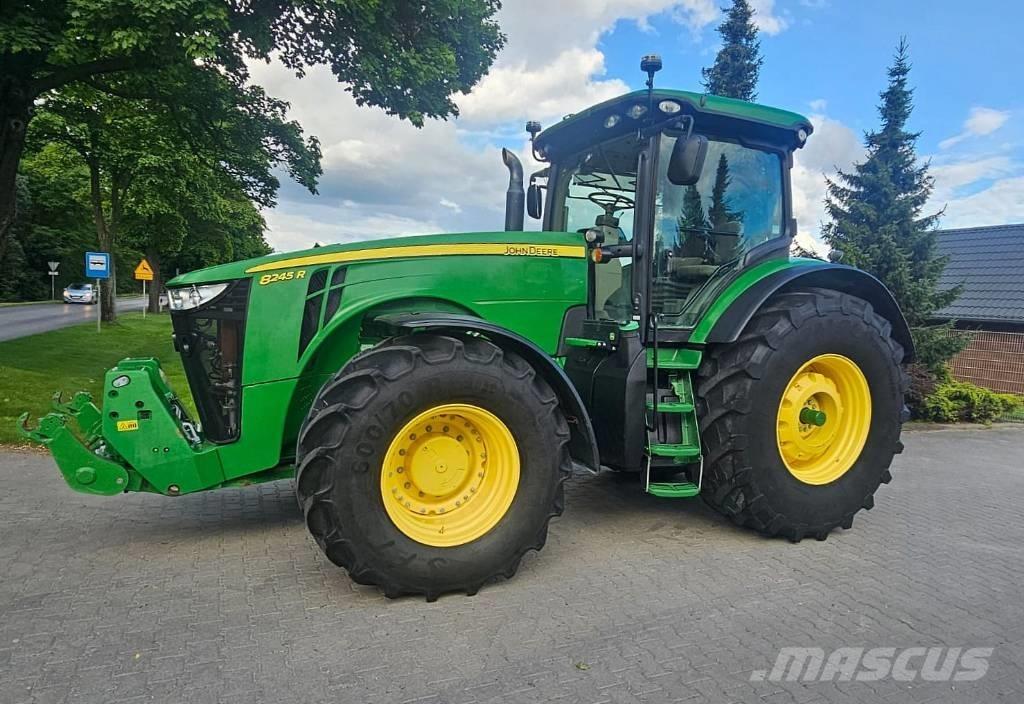 John Deere 8245 R Traktoren
