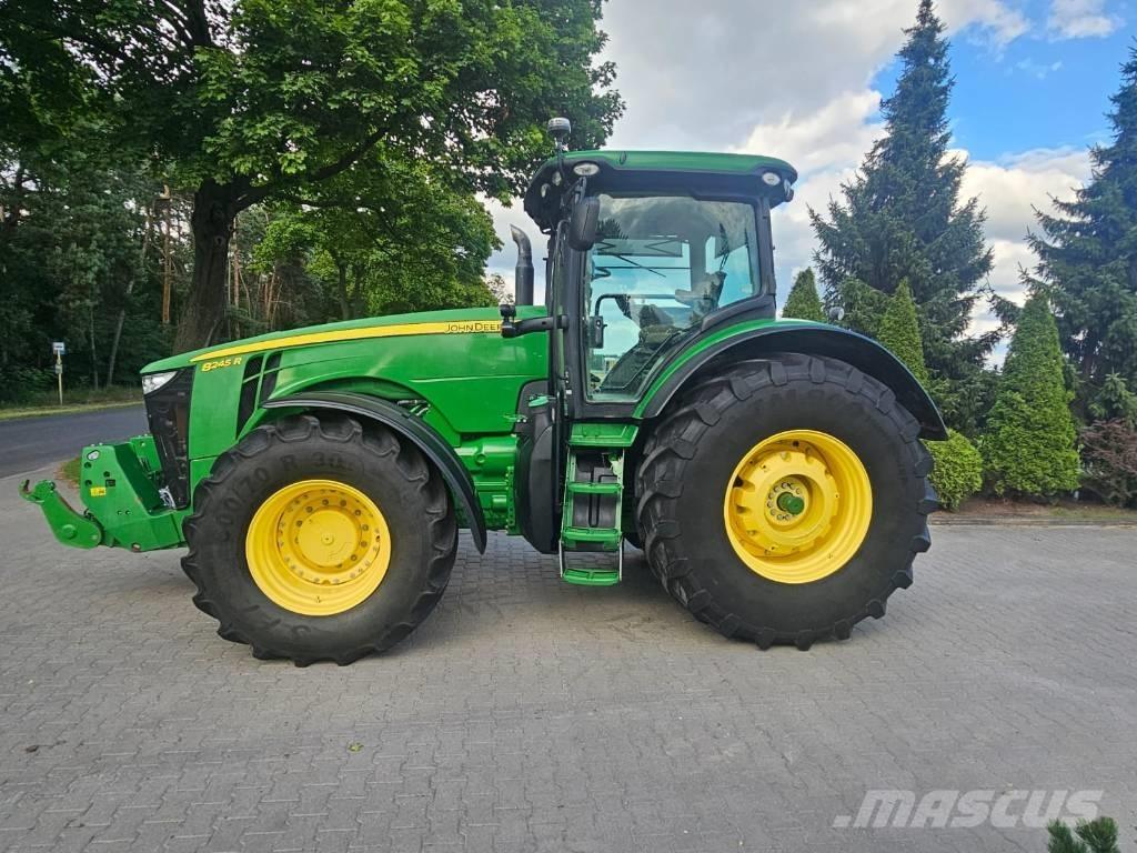 John Deere 8245 R Traktoren