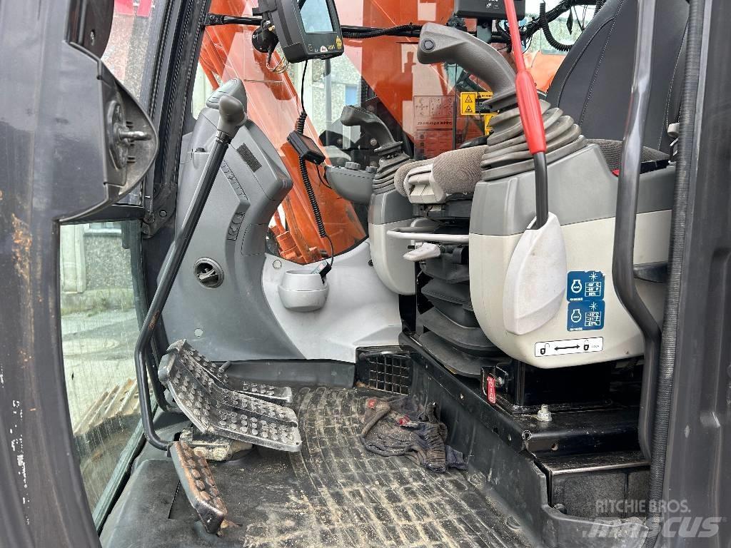 Hitachi ZX225USLC-5 Raupenbagger