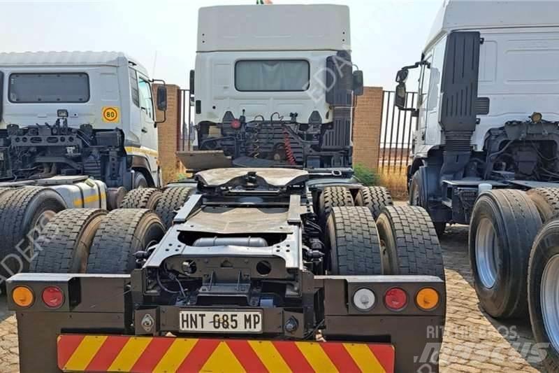 Hino 700 Andere Fahrzeuge