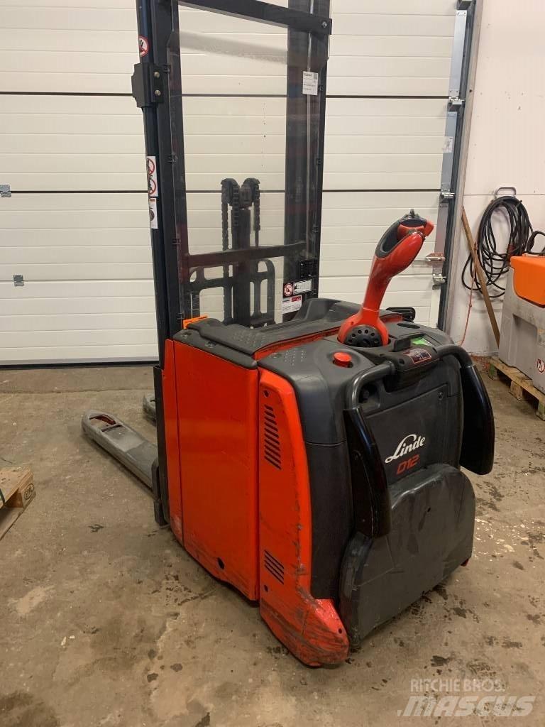 Linde D 12AP Zelfrijdende stapelaars