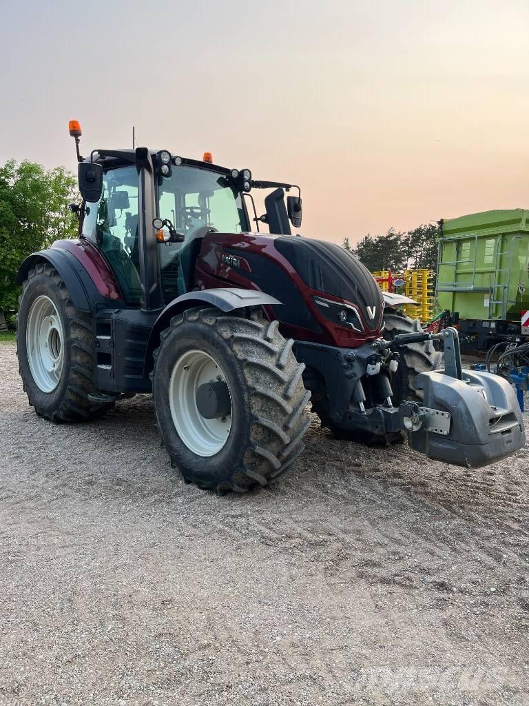 Valtra T 254 V Traktoren
