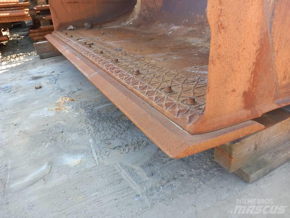 Komatsu WA475-10 Schaufeln