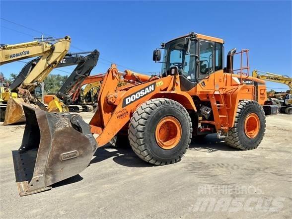 Doosan DL300 Radlader