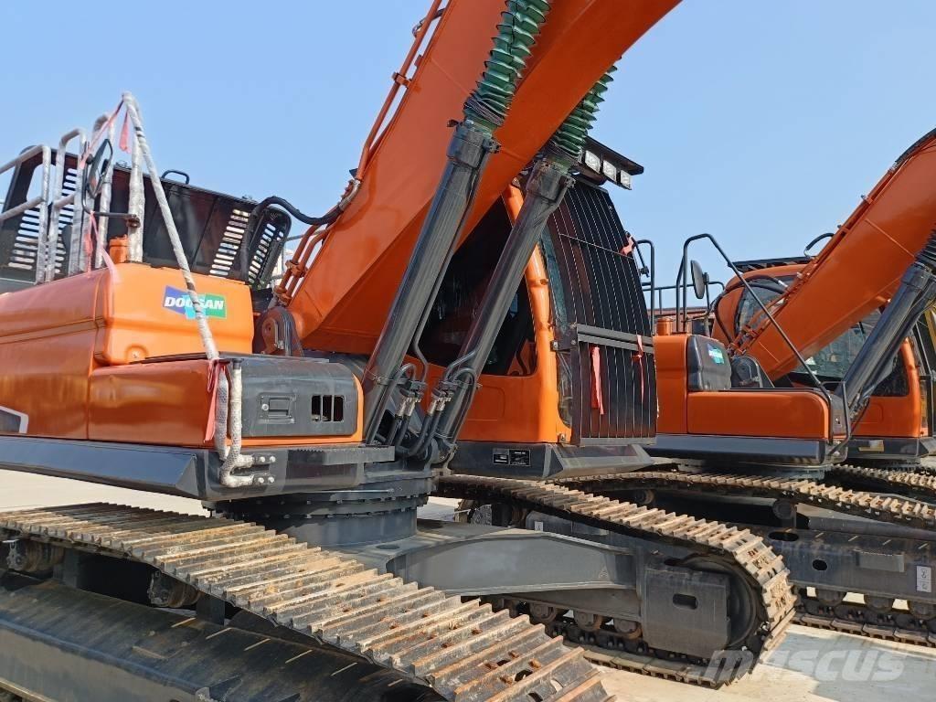 Doosan DX300-9 Raupenbagger