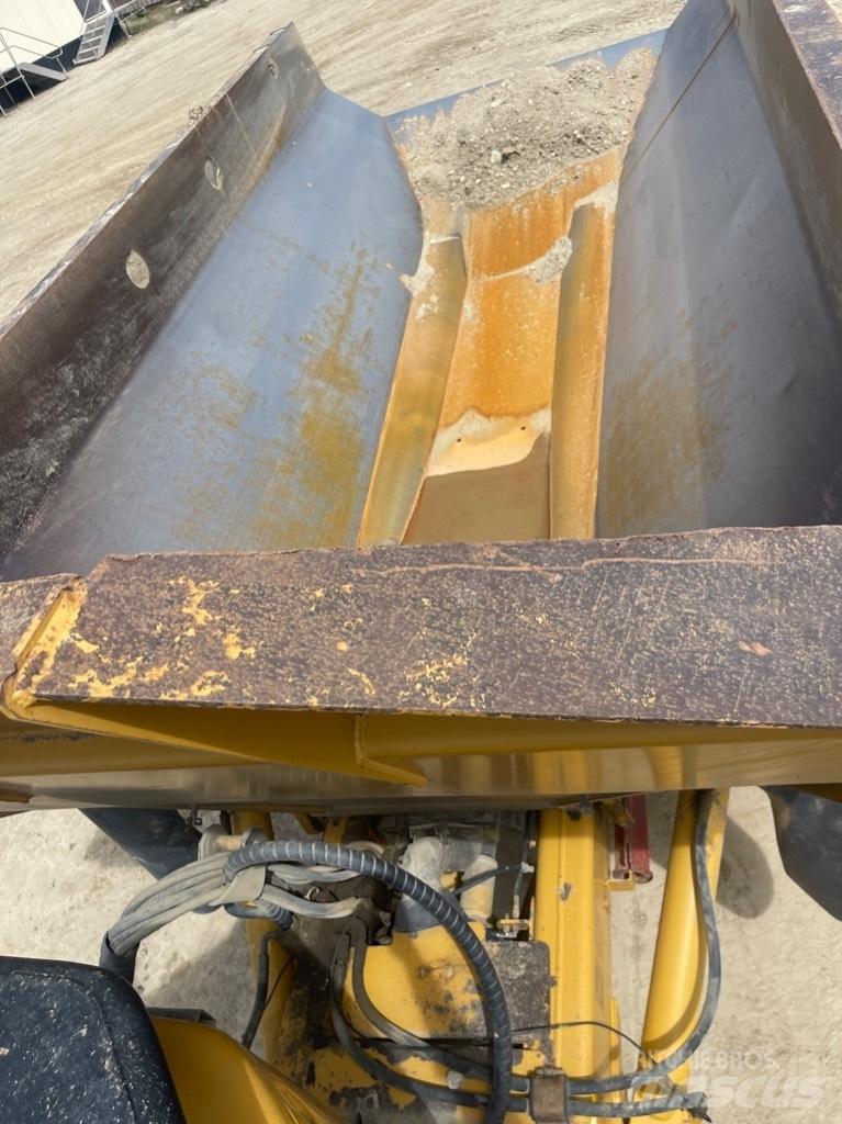 CAT 725 Dumper - Knickgelenk