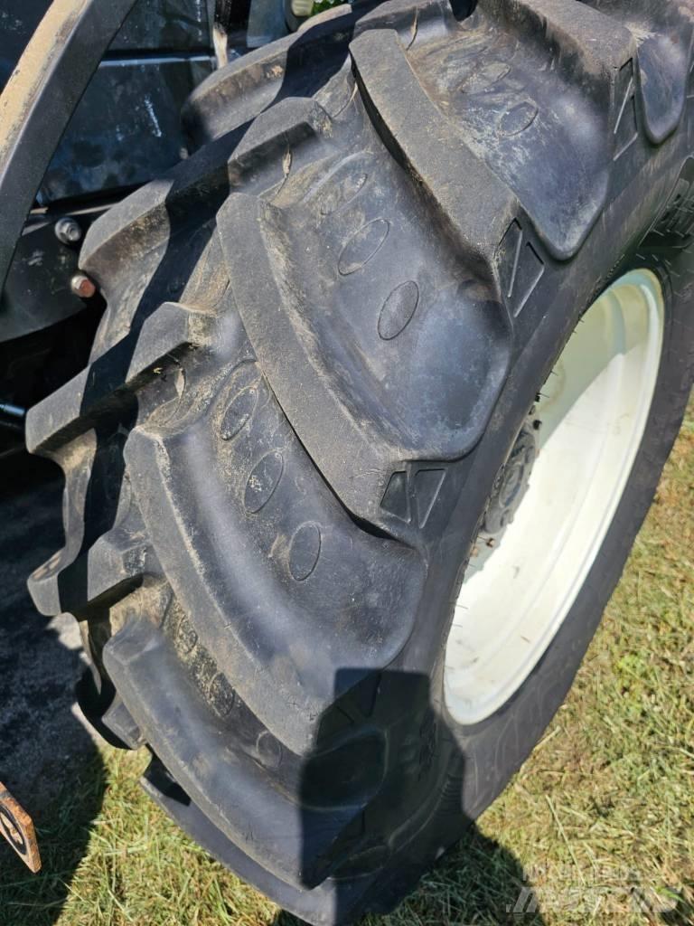 New Holland TM 140 Traktoren
