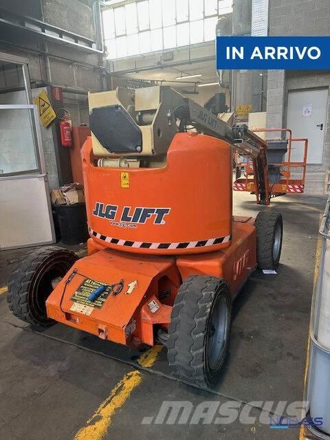 JLG E450AJ Gelenkteleskoparbeitsbühnen