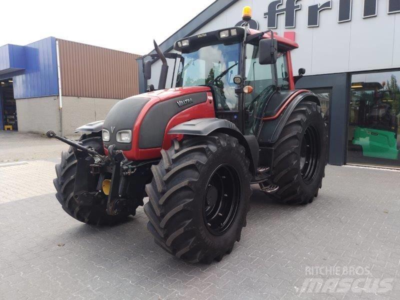 Valtra N 141 Traktoren