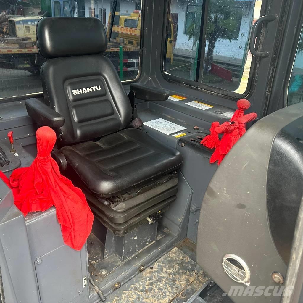 Shantui SD16 Bulldozer