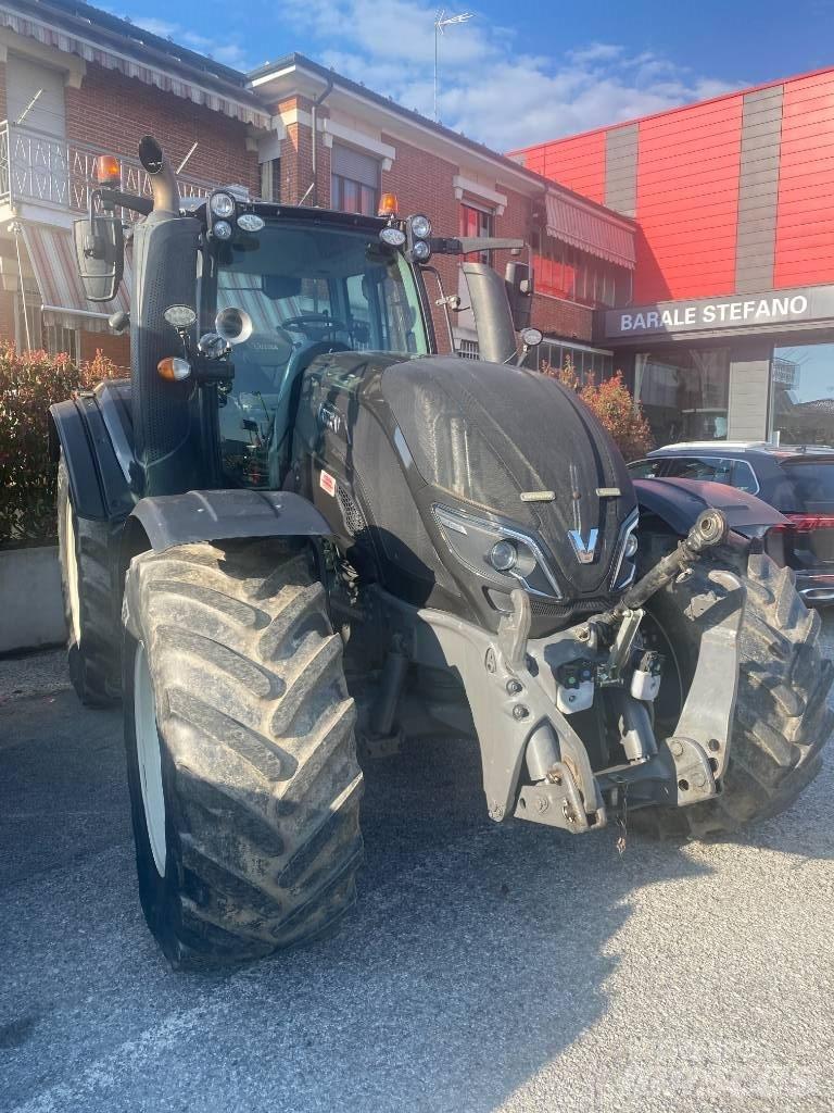 Valtra T 144 Traktoren