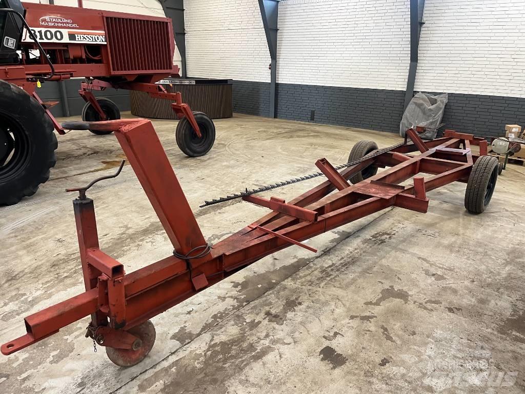 Hesston 8100 Schwader