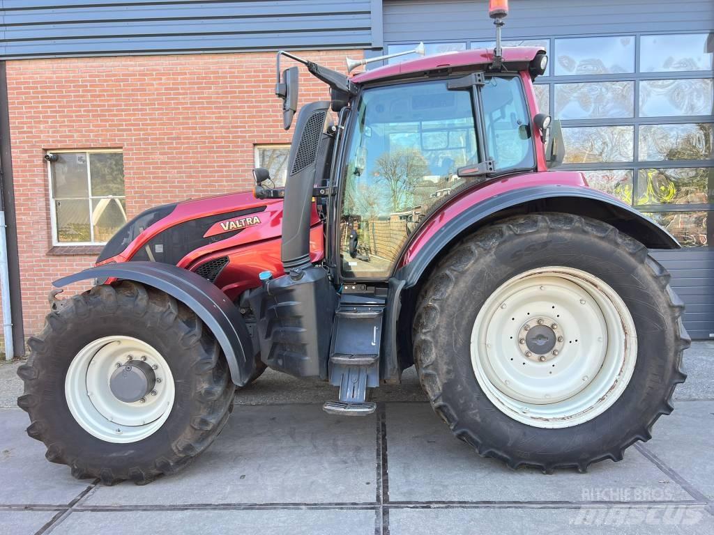 Valtra T 174 Versu Traktoren