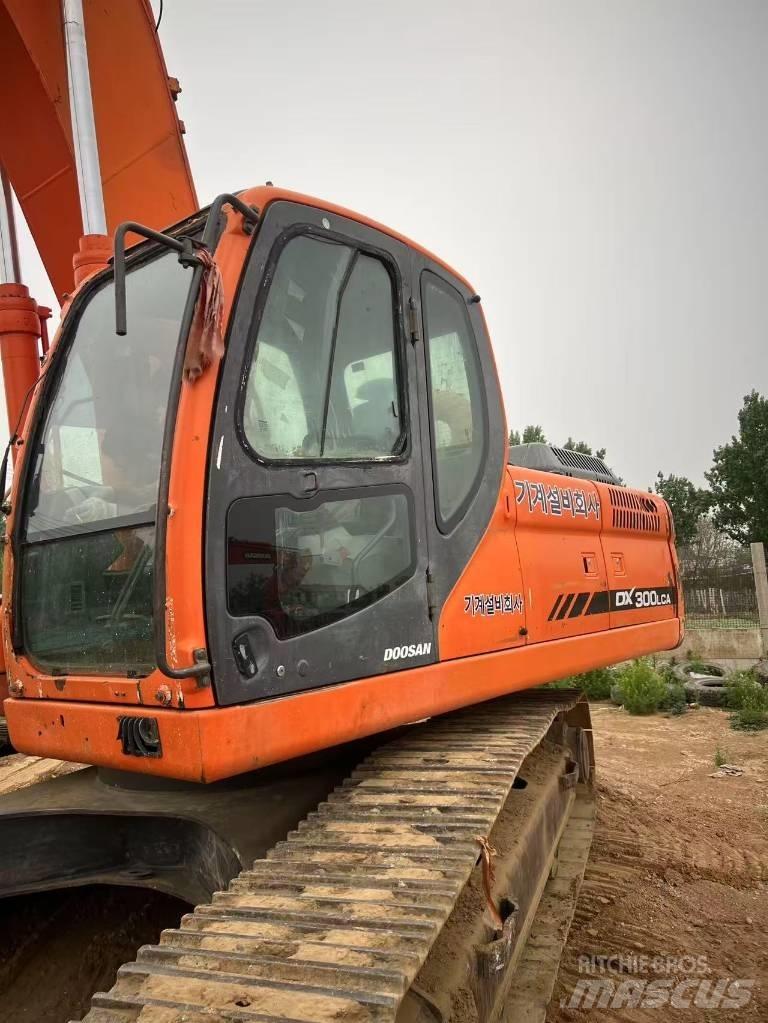 Doosan DX300LCA Raupenbagger