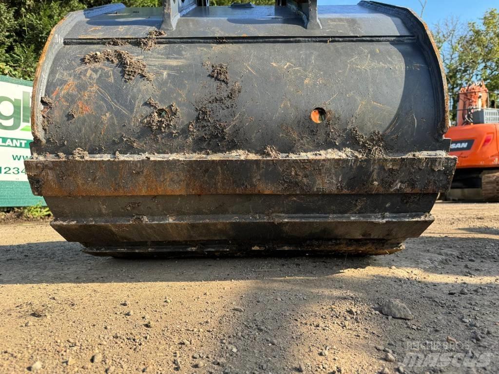 Doosan DX 140 LC Schaufeln