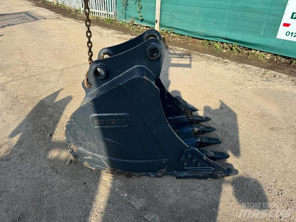 Doosan DX 140 LC Schaufeln