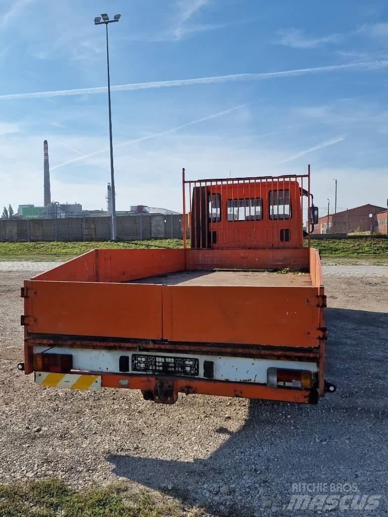 Iveco Eurocargo Pritschenwagen/Pritschenwagen mit Seitenklappe