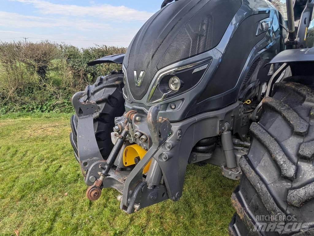 Valtra T 254 Traktoren