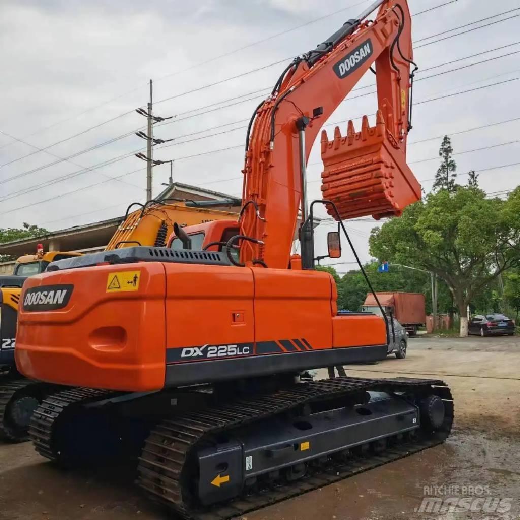 Doosan DX225LC-9C Raupenbagger