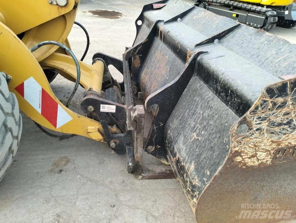 CAT 906M Radlader