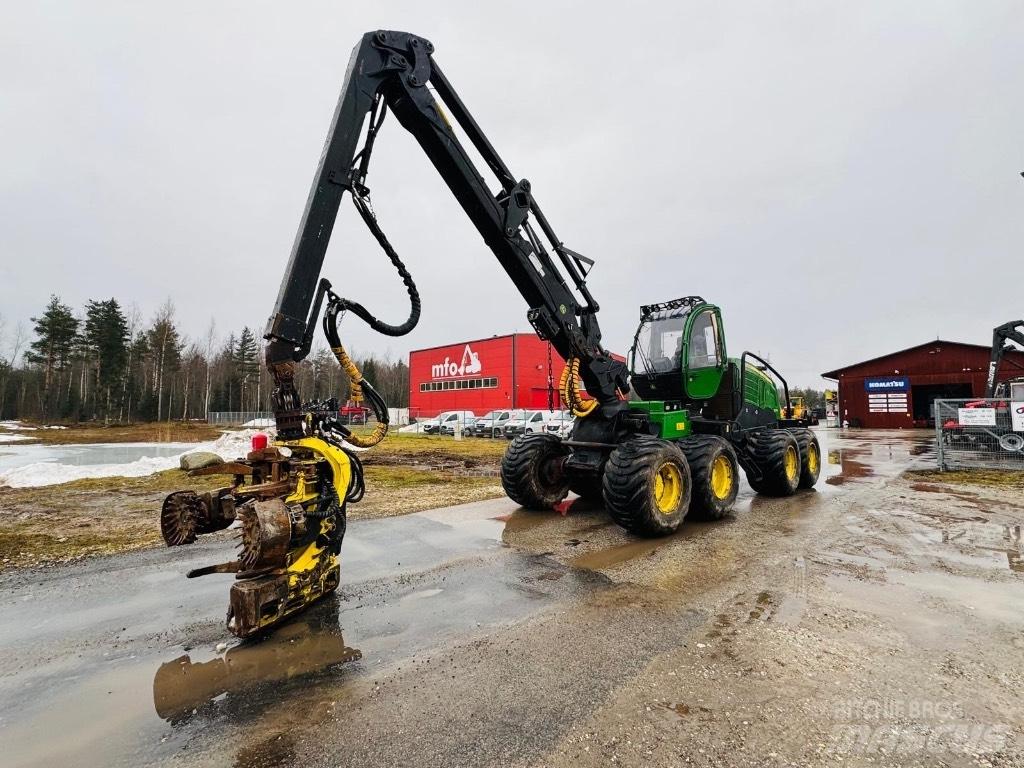 John Deere 1270E Harvester