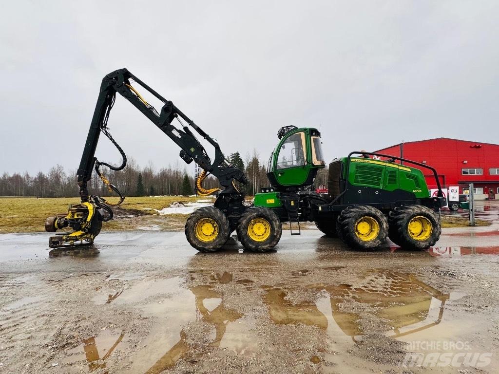 John Deere 1270E Harvester