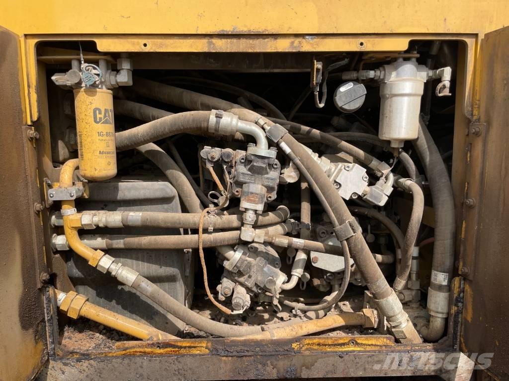 CAT AP555F Strassenfertiger