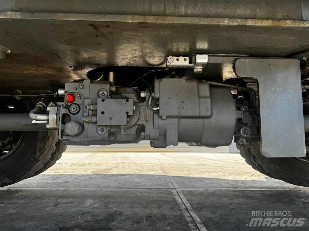Liebherr LH 30 M Materialumschlag